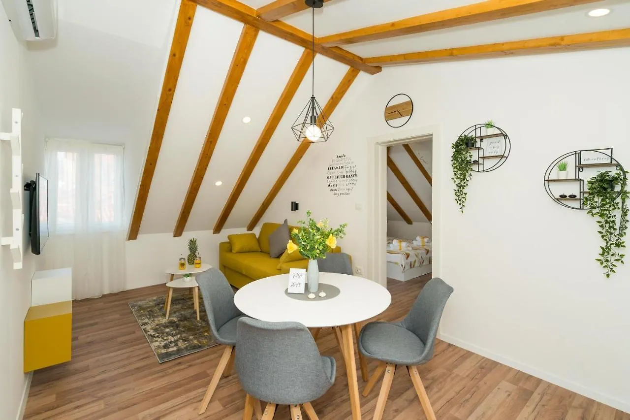Fantattic Apartments Split Old Town 0*,