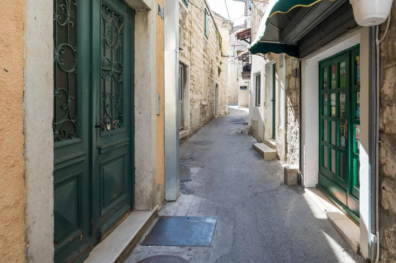 Fantattic Apartments Split Old Town 0*,